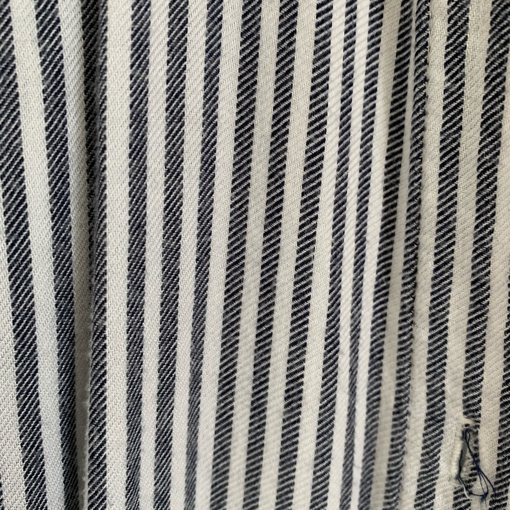 Old Navy // Button Down - image 5